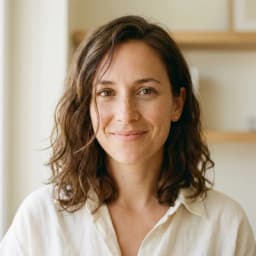 Elise, founder of Nest Small